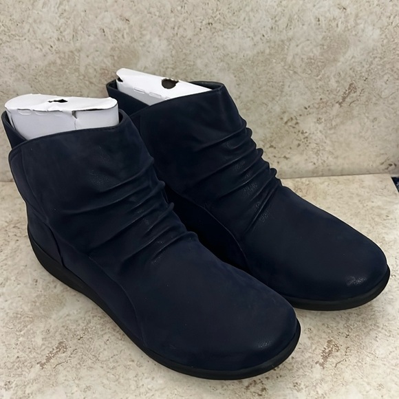 Clark’s Womens Cloudsteppers Sillian Sway Booties size 9.5W NEW - Picture 3 of 8